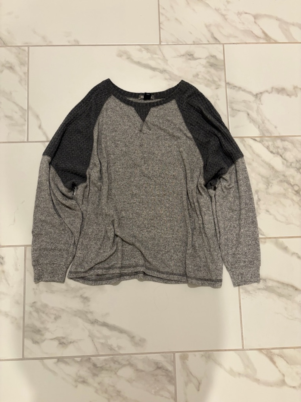 Billabong Heather Gray and Charcoal Raglan Pullover